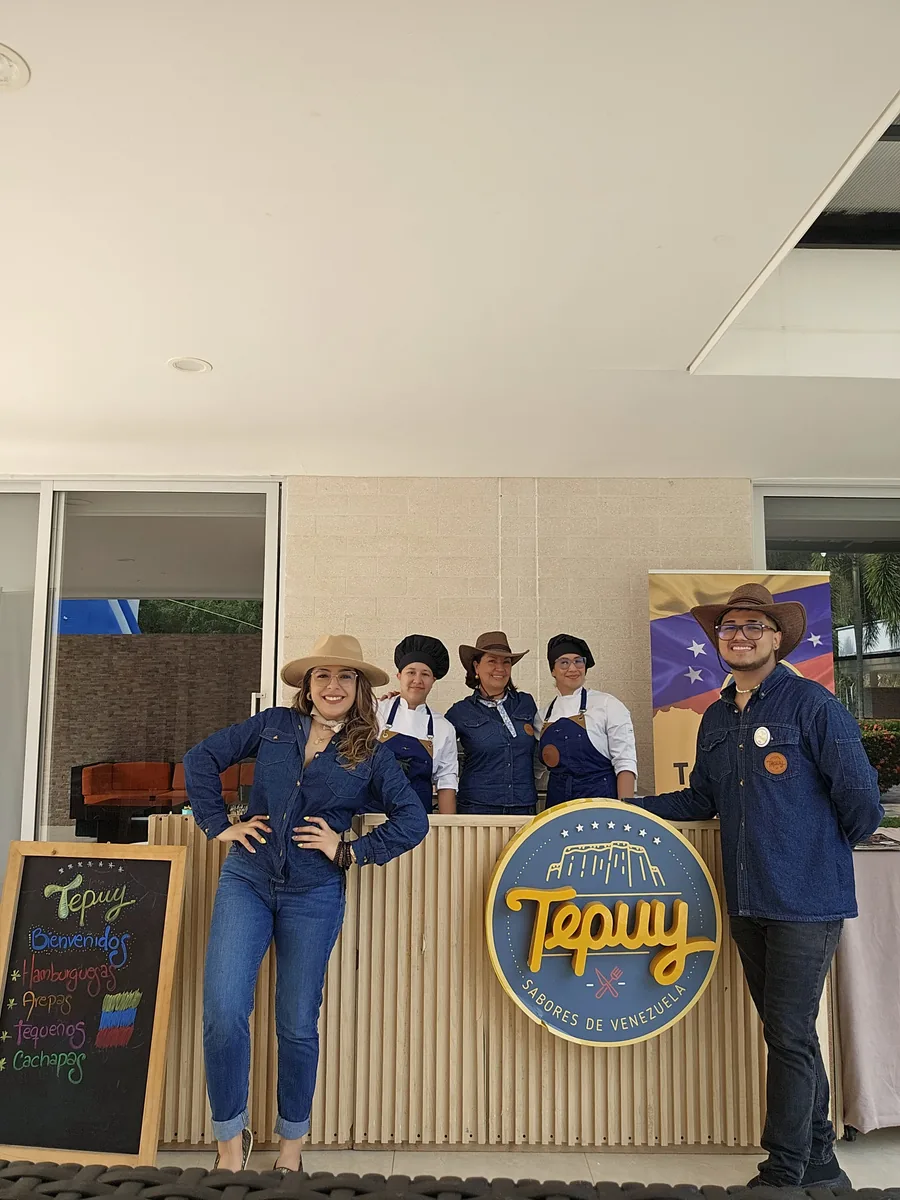 Equipo real de Tepuy en una estación de catering