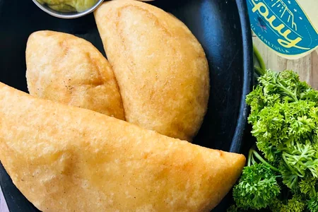 Foto de referencia de Empanada de carne mechada con queso